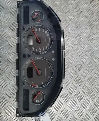 Volvo S60 Speedometer (instrument cluster) 30746102