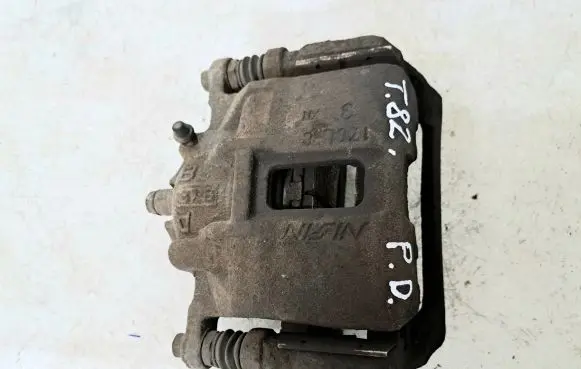 Honda FR-V Front brake caliper