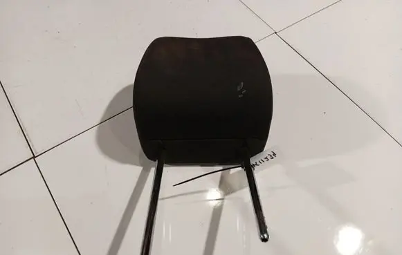 Volkswagen Cross Polo Front seat headrest