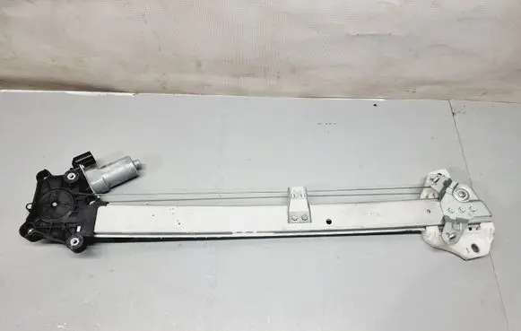 Honda CR-V Front door window regulator motor 72210TLYH01