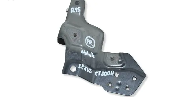 Lexus CT 200H Fender mounting bracket 