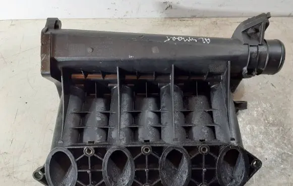 Mercedes-Benz Vito Viano W638 Intake manifold 6110900437