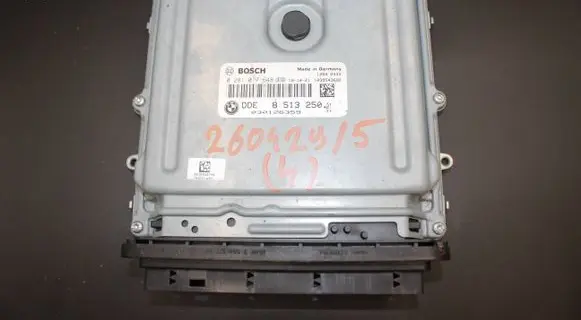 BMW 5 F10 F11 Engine control unit/module 8513250 0281017648 030126359