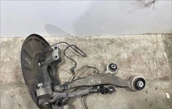 Mercedes-Benz CLS C218 X218 Front wheel hub spindle knuckle