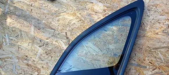 Mazda 323 Rear side window