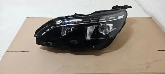 Peugeot 5008 II Headlight/headlamp 9826572780