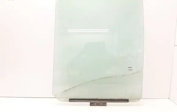 Iveco Daily 35 - 40.10 Front door window glass four-door 43R001099 DOT37 AS2