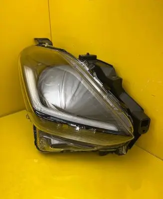 Suzuki Swift IV Headlight/headlamp W7091