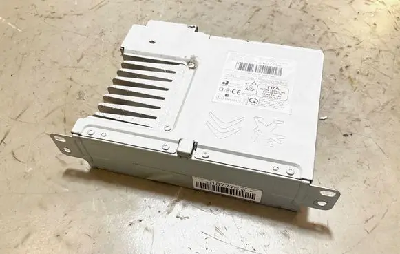 Peugeot Partner III Radio/CD/DVD/GPS head unit 9818777680