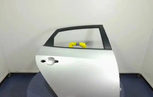 Hyundai Elantra Rear door