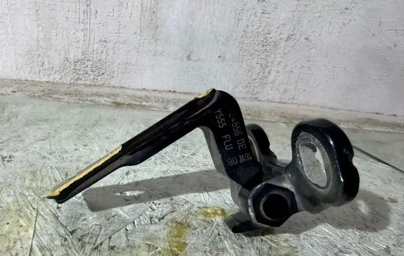 Volvo V40 Front door upper hinge 31424656