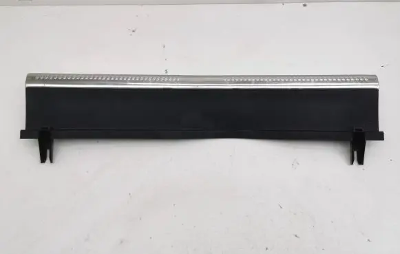 Trunk/boot sill cover protection