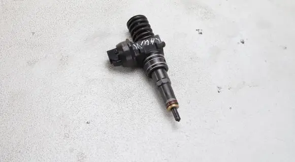 Volkswagen Caddy Fuel injector 038130073BN 0414720313