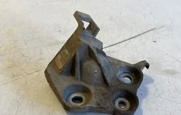 Opel Vivaro Engine mounting bracket 1000601903