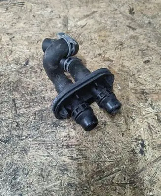 Engine coolant pipe/hose