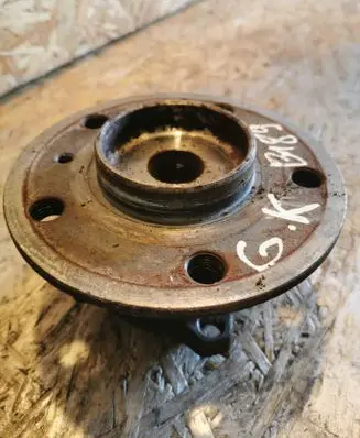 Mercedes-Benz B W245 Rear wheel hub A1699810027