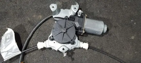Nissan Primera Front door window regulator motor 400600T2