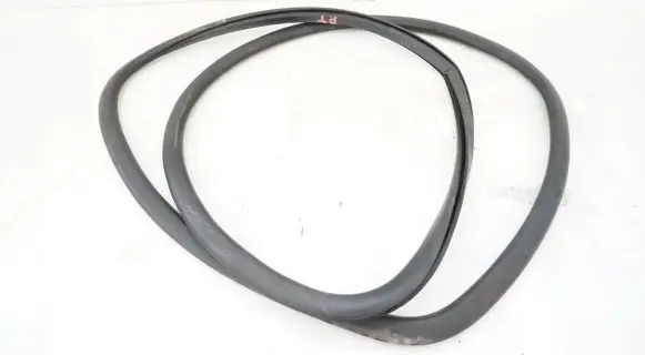Volkswagen Polo IV 9N3 Rubber seal front coupe door 