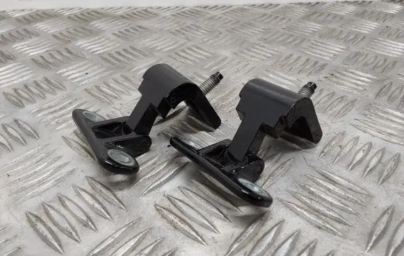 Audi A3 S3 8V Tailgate/trunk/boot hinge 8V3827299A