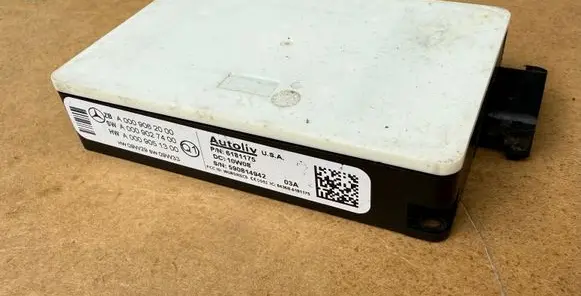 Mercedes-Benz E W212 Distronic sensor radar A0009062000