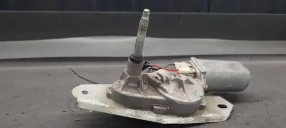 Mazda 2 Rear window wiper motor 34376581