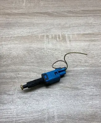 Volkswagen Golf III Brake pedal sensor switch 1H0907343