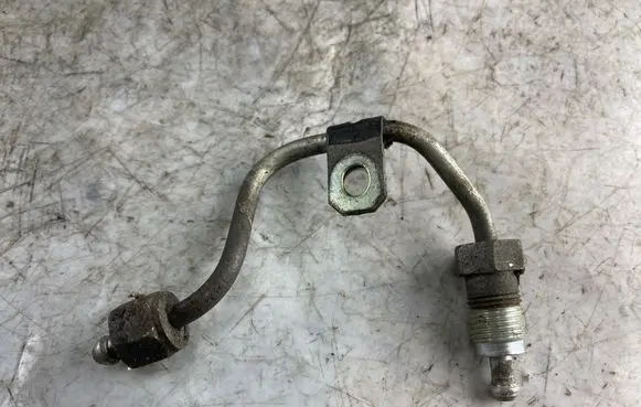 Fuel injector supply line/pipe