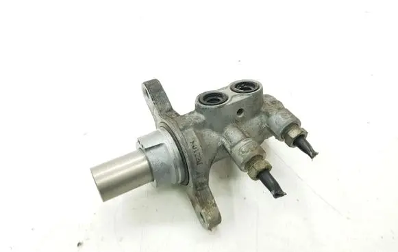Ford Focus Master brake cylinder AV612140J