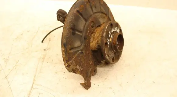 Volkswagen Jetta V Front wheel hub spindle knuckle