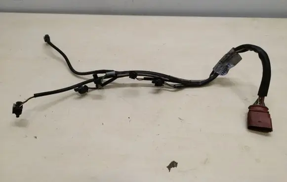 Volkswagen Touareg II Fuel injector wires 06E971627N