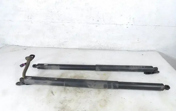 Skoda Superb B9 Shock absorber/damper mounting bracket 3J0827552