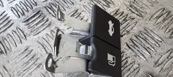 Nissan Qashqai Fuel tank opening switch 