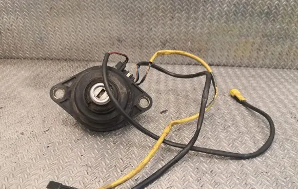 BMW 7 E38 Tailgate/boot open switch button 8150240