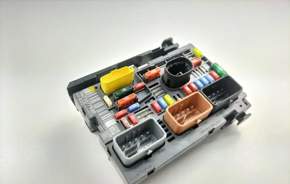 Citroen Berlingo Fuse box set 9675877980