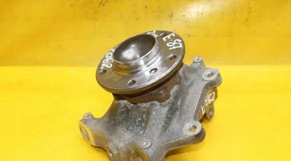 BMW 1 E81 E87 Front wheel hub spindle knuckle 6773209