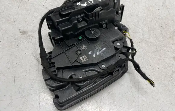 BMW X1 F48 F49 Front door lock 7281936