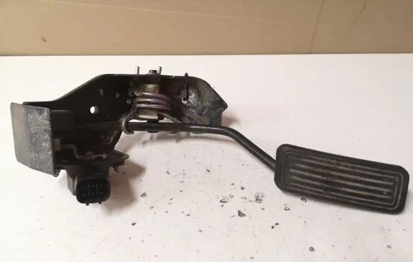 Toyota Avensis T250 Accelerator throttle pedal 8928152021