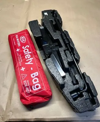 KIA Carens III Tool set 09149a4000 66940ade00 20161230