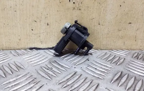 Volkswagen Tiguan Vacuum valve 1K0906283A
