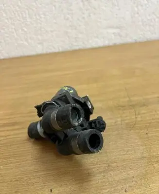 Mercedes-Benz E W210 Coolant heater control valve 0018307884 D8462