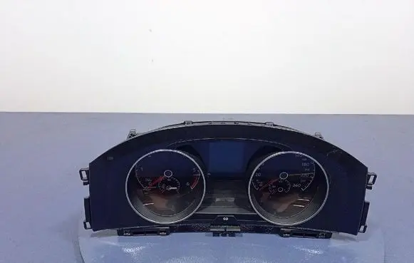 Volkswagen Golf Sportsvan Speedometer (instrument cluster) 5G1920741C