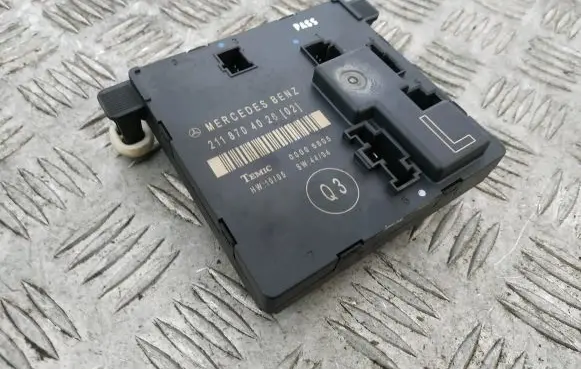 Mercedes-Benz E W211 Door control unit/module 2118704026