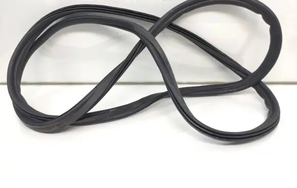 Skoda Fabia Mk3 (NJ) Seal rubber (tailgate) 6v9827705