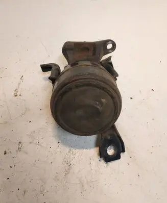 Toyota RAV 4 (XA20) Engine mount bracket