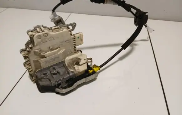 Audi A4 S4 B8 8K Rear door lock 8K0839016C