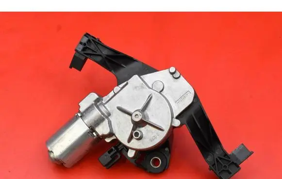 Opel Corsa E Rear window wiper motor 39045012