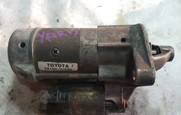 Toyota Yaris Starter motor 281000J020