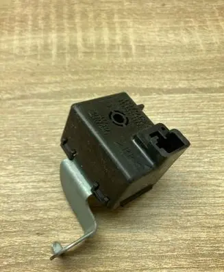Toyota Avensis T250 Other relay 8665013010 0689003570