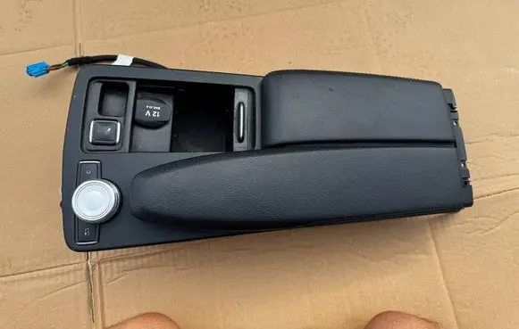 Mercedes-Benz E W212 Armrest A2046800639 0005032510
