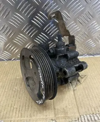 Toyota Corolla Verso E121 Power steering pump